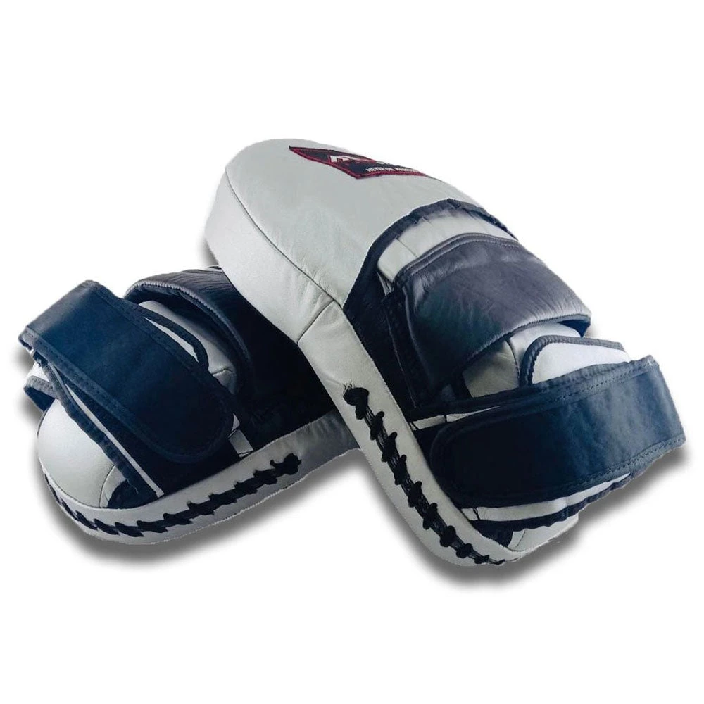 Muay Thai Arwut Focus Mittys Hybrid 11 Muay Thai Arwut Focus Mittys Hybrid