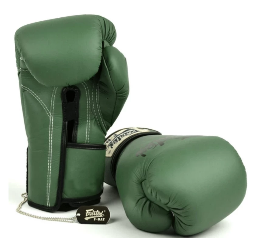 Fairtex Package 1: F-Day Gloves + Shin Guards + Gear Bag + Hand Wraps 4 Fairtex Package 1: F-Day Gloves + Shin Guards + Gear Bag + Hand Wraps